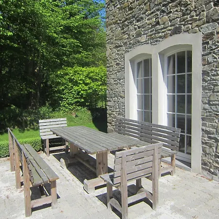 Spacious Family Villa, 펜션 Offagne