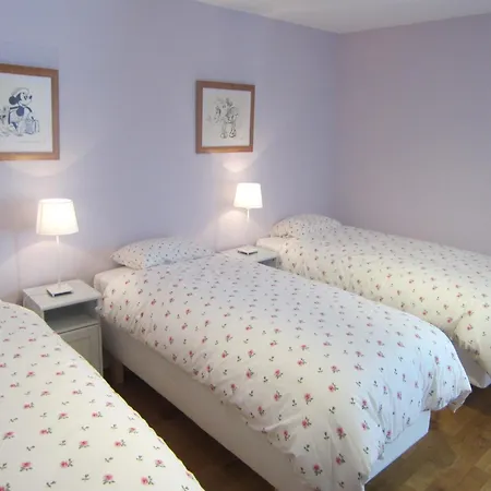 Spacious Family Villa, 펜션 Offagne