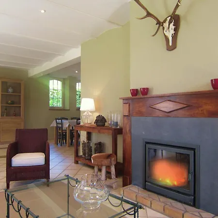 Spacious Family Villa, 펜션